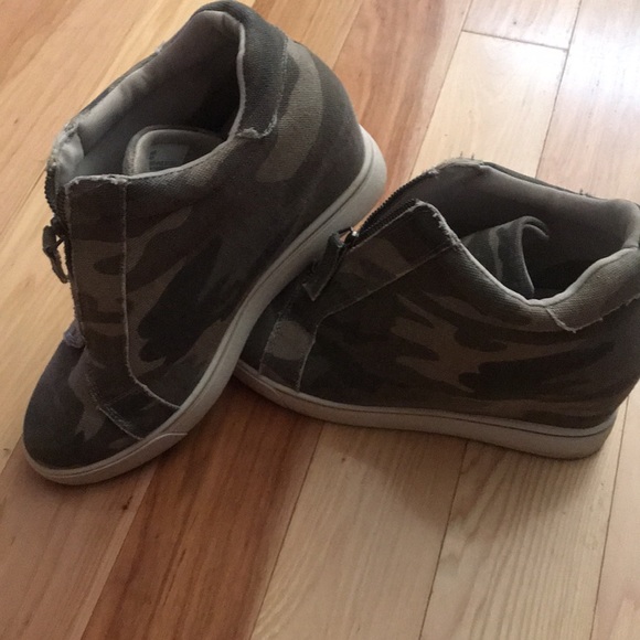 Camo wedge tennis shoe - Picture 3 of 3